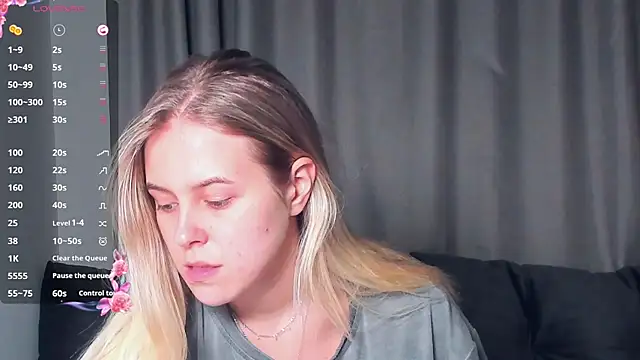 Snapshot of AngelAnty chatting on 7, 11, 2025 AngelAnty online show from 7, 11, 2025