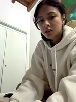 Snapshot of lynn9000 chatting on 27, 11, 2025 lynn9000 online show from 27, 11, 2025