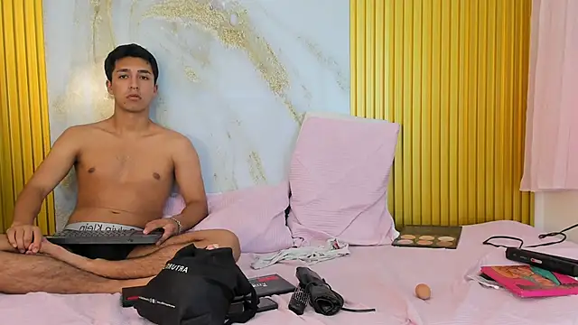 Snapshot of Leah_Adam chatting on 15, 11, 2025 Leah Adam online show from 15, 11, 2025