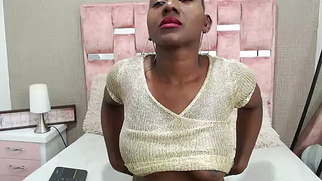 NahomyHawk online show from 30, 11, 2025