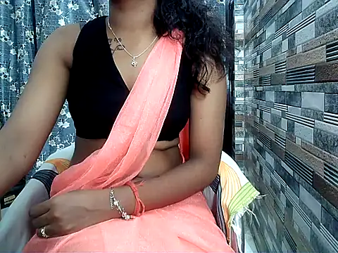 Snapshot of HOT_AARVI11 chatting on 25, 10, 2025 HOT AARVI11 online show from 25, 10, 2025