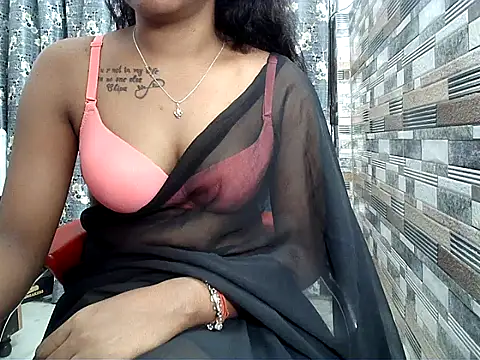 Snapshot of HOT_AARVI11 chatting on 27, 10, 2025 HOT AARVI11 online show from 27, 10, 2025