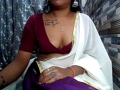 Snapshot of HOT_AARVI11 chatting on 28, 10, 2025 HOT AARVI11 online show from 28, 10, 2025