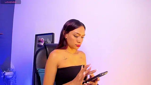 Mia Gil  online show from 1, 10, 2025