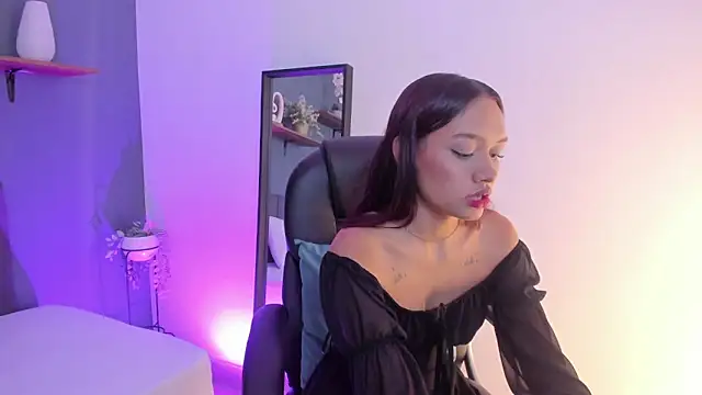 Mia Gil  online show from 3, 10, 2025
