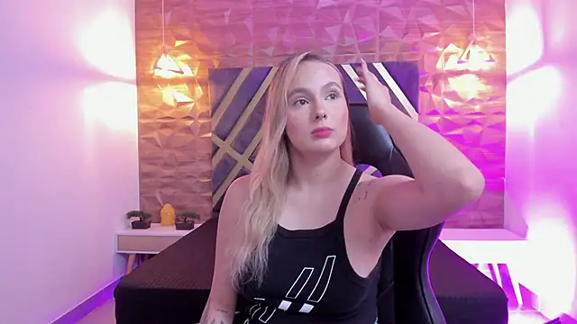 Emmaa white  online show from 11, 2, 2026