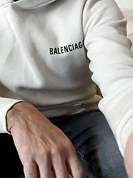 hotmen83 online show from 18, 1, 2026