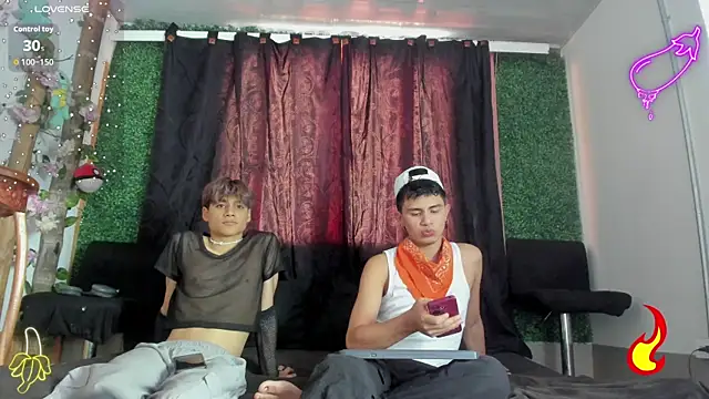 Snapshot of spicy_adonhis chatting on 20, 10, 2025 spicy adonhis online show from 20, 10, 2025