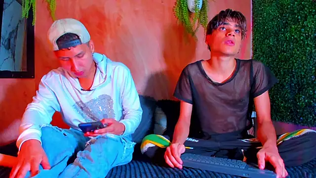 Snapshot of spicy_adonhis chatting on 17, 11, 2025 spicy adonhis online show from 17, 11, 2025