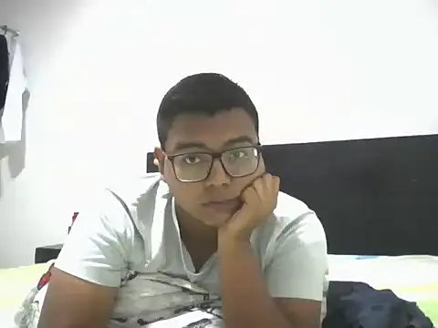 Snapshot of Adrian_Saint chatting on 10, 9, 2025 Adrian Saint online show from 10, 9, 2025