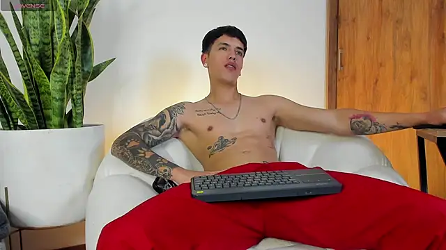 Snapshot of sebas__w01 chatting on 18, 11, 2025 sebas w01 online show from 18, 11, 2025