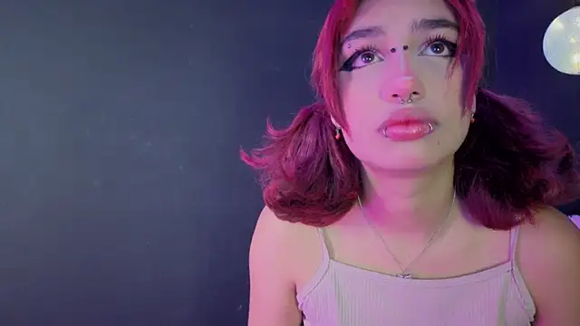 Snapshot of zoelight18 chatting on 12, 9, 2025 zoelight18 online show from 12, 9, 2025