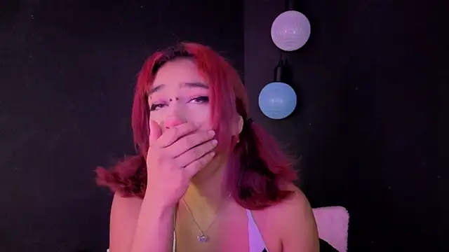 Snapshot of zoelight18 chatting on 22, 9, 2025 zoelight18 online show from 22, 9, 2025