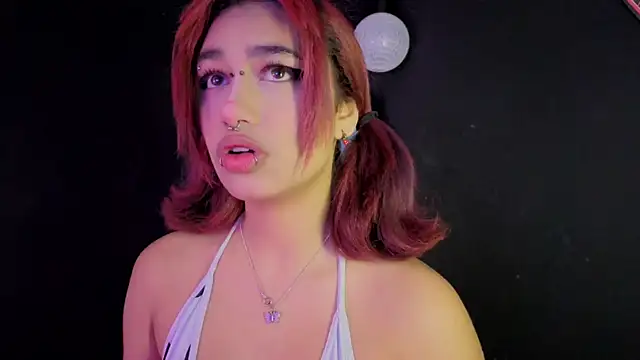 Snapshot of zoelight18 chatting on 23, 9, 2025 zoelight18 online show from 23, 9, 2025