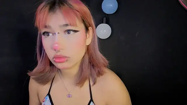 Snapshot of zoelight18 chatting on 2, 10, 2025 zoelight18 online show from 2, 10, 2025