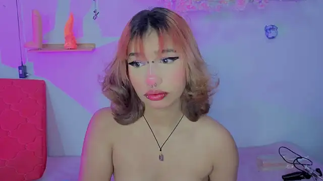 Snapshot of zoelight18 chatting on 23, 10, 2025 zoelight18 online show from 23, 10, 2025