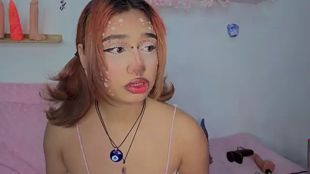 Snapshot of zoelight18 chatting on 26, 10, 2025 zoelight18 online show from 26, 10, 2025