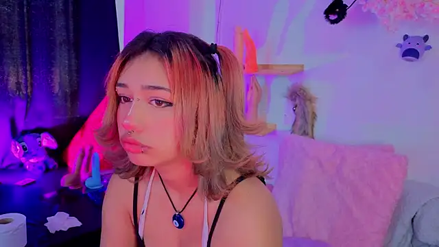 Snapshot of zoelight18 chatting on 23, 11, 2025 zoelight18 online show from 23, 11, 2025