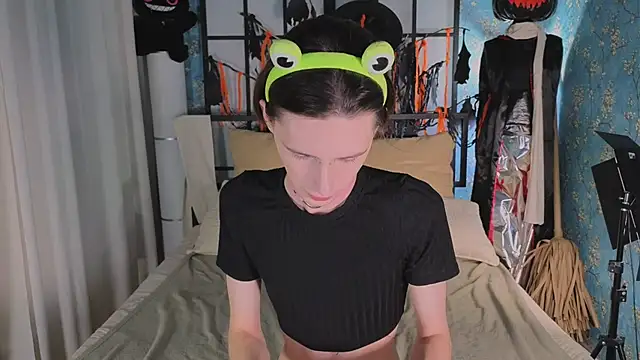 madi snow online show from 2, 11, 2025