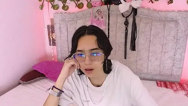 katalinathxandbritney1 online show from 17, 9, 2025