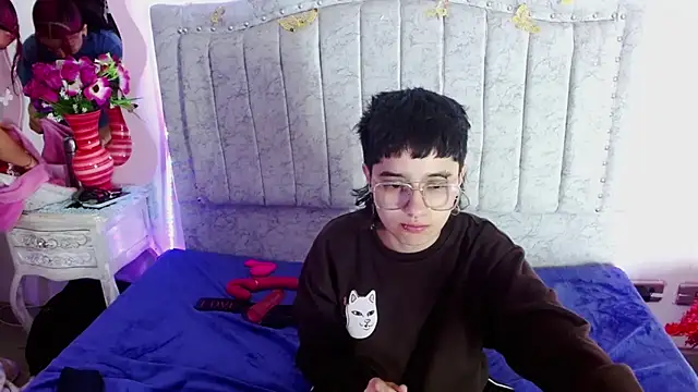 katalinathxandbritney1 online show from 5, 2, 2026