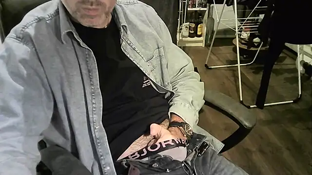 Snapshot of Chrisprngr chatting on 6, 10, 2025 Chrisprngr online show from 6, 10, 2025