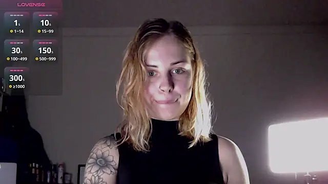 Snapshot of Alismoona chatting on 2, 12, 2025 Alismoona online show from 2, 12, 2025