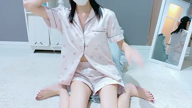 Mio-xoxo online show from 27, 11, 2025