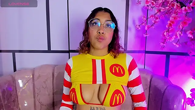 Snapshot of Olivejoness chatting on 22, 10, 2025 Olivejoness online show from 22, 10, 2025