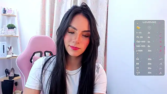 sarah saenz  online show from 9, 10, 2025