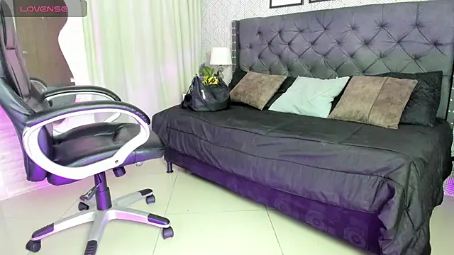 sweet  vanessa1 online show from 24, 10, 2025