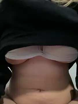 Snapshot of HottieBobi chatting on 19, 9, 2025 HottieBobi online show from 19, 9, 2025