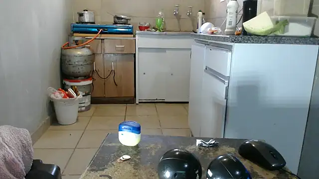 Snapshot of YummySyriaxoxo chatting on 8, 10, 2025 YummySyriaxoxo online show from 8, 10, 2025