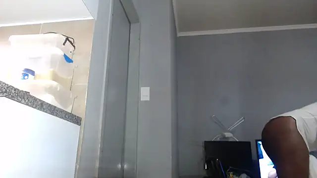 Snapshot of YummySyriaxoxo chatting on 18, 10, 2025 YummySyriaxoxo online show from 18, 10, 2025