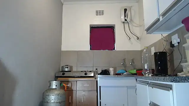 Snapshot of YummySyriaxoxo chatting on 12, 11, 2025 YummySyriaxoxo online show from 12, 11, 2025