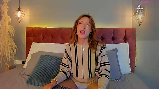 victoria decapri online show from 3, 10, 2025