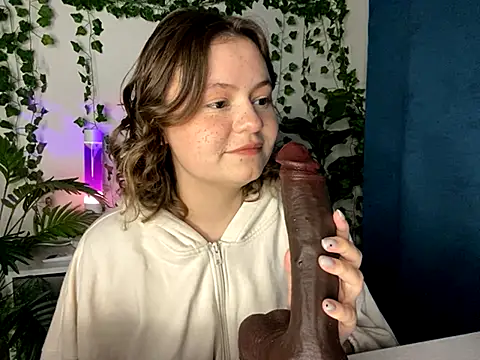 Snapshot of MoonIvy_ chatting on 21, 11, 2025 MoonIvy online show from 21, 11, 2025