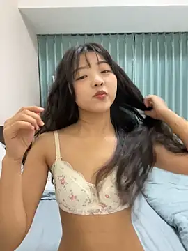 Snapshot of peach_x chatting on 27, 10, 2025 peach x online show from 27, 10, 2025