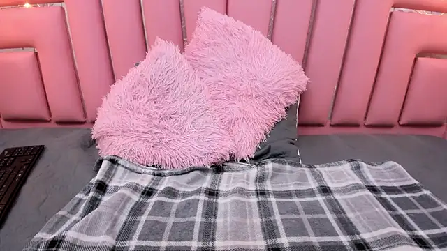 Snapshot of LITTLESUSSYY_ chatting on 14, 11, 2025 LITTLESUSSYY online show from 14, 11, 2025