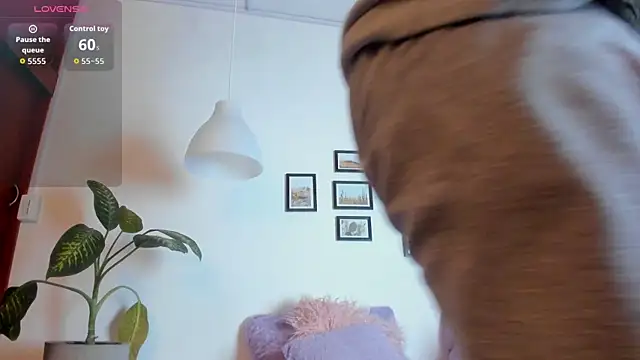 Snapshot of Coco_joness chatting on 9, 11, 2025 Coco joness online show from 9, 11, 2025