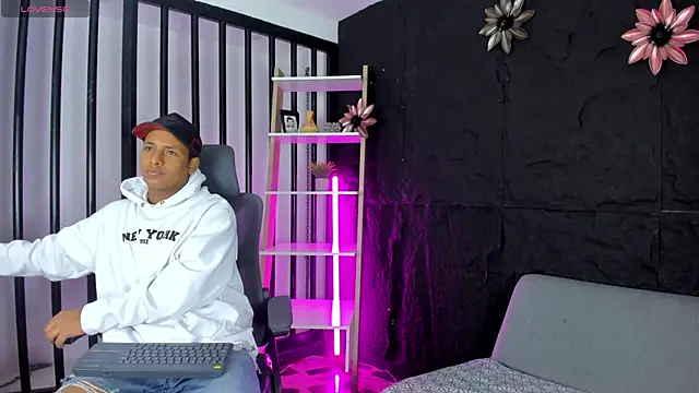 IsaacBlack  online show from 8, 10, 2025