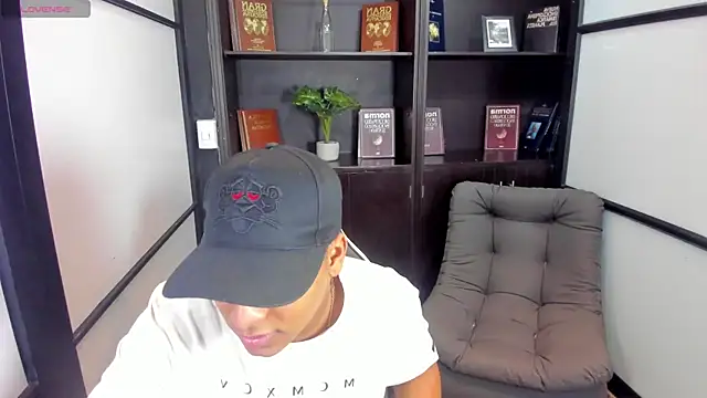 IsaacBlack  online show from 30, 10, 2025