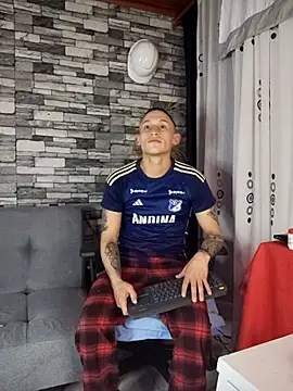 Snapshot of Masterblue_hot chatting on 11, 10, 2025 Masterblue hot online show from 11, 10, 2025