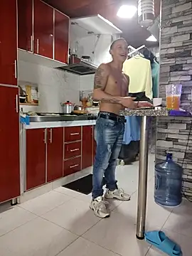 Snapshot of Masterblue_hot chatting on 17, 10, 2025 Masterblue hot online show from 17, 10, 2025