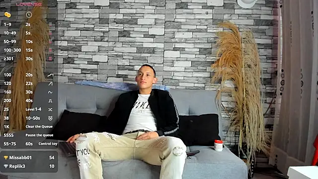 Snapshot of Masterblue_hot chatting on 10, 11, 2025 Masterblue hot online show from 10, 11, 2025