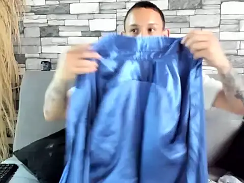 Snapshot of Masterblue_hot chatting on 15, 11, 2025 Masterblue hot online show from 15, 11, 2025