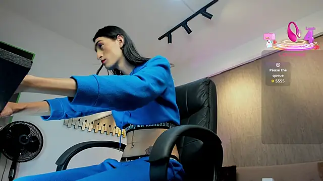 lily cash1 online show from 4, 11, 2025