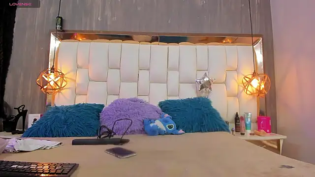 Foxxy Doll online show from 23, 3, 2026