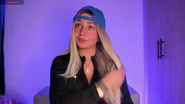 Snapshot of scarlett_Collinss chatting on 20, 11, 2025 scarlett Collinss online show from 20, 11, 2025