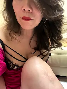 Snapshot of anna_yngs chatting on 1, 11, 2025 anna yngs online show from 1, 11, 2025